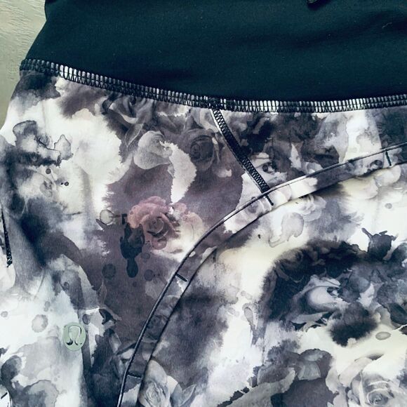 Lululemon Run Times Shorts - Floral Print Mini Obscurred Black Dusty Mauve/Black - Picture 7 of 12